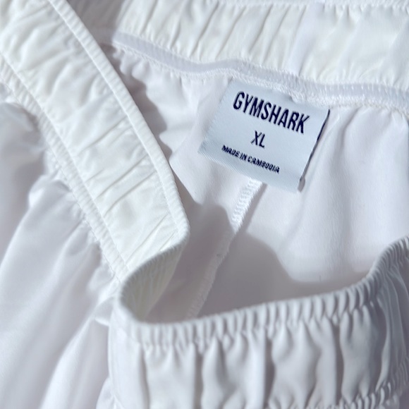 White gymshark essential loose training shorts - Picture 2 of 4